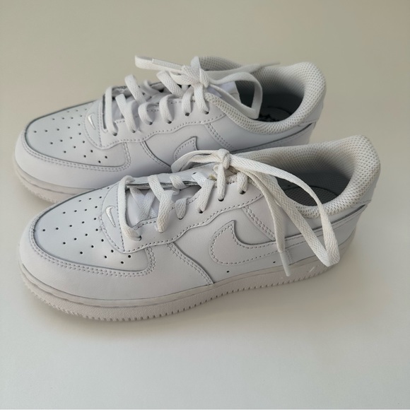Nike Air Force Ones White Boys Girls Unisex Size 2 - Picture 1 of 5